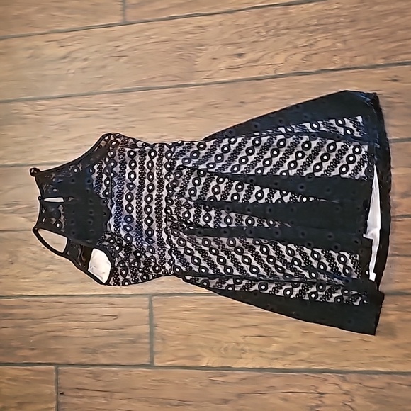 Dress - Picture 3 of 3